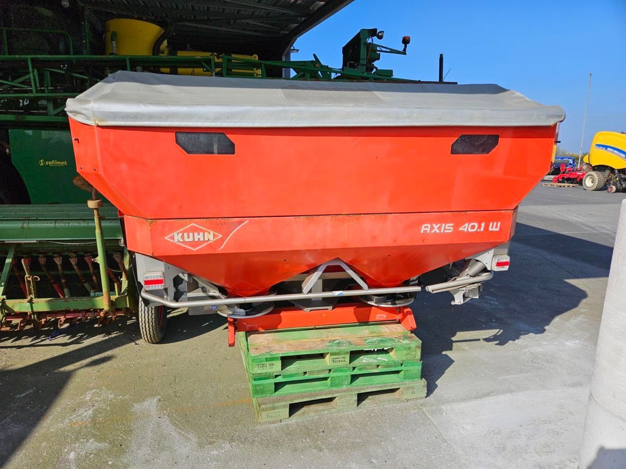 E-FARM: Kuhn axis 40.1 - Düngerstreuer - id BYYJI22 - 7.500 € - Baujahr: 2013 - Frankreich