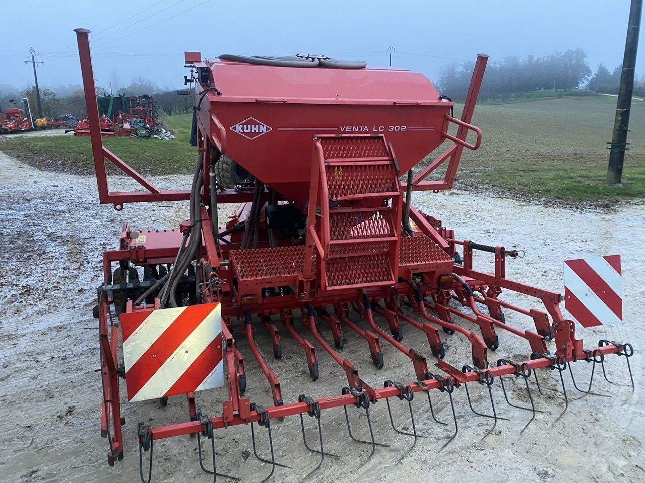 E-FARM: Kuhn Venta lc302 - Drilling machine combination - id XXZHHIU - €8,900 - Year of construction: 2002 - France