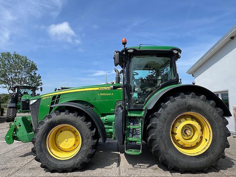 E-FARM: John Deere 8370 R - Traktor - id P6ADGKX - 135.000 € - Baujahr: 2015 - Abgelesene Motorstunden: 8.576,Motorleistung (PS): 370,Deutschland