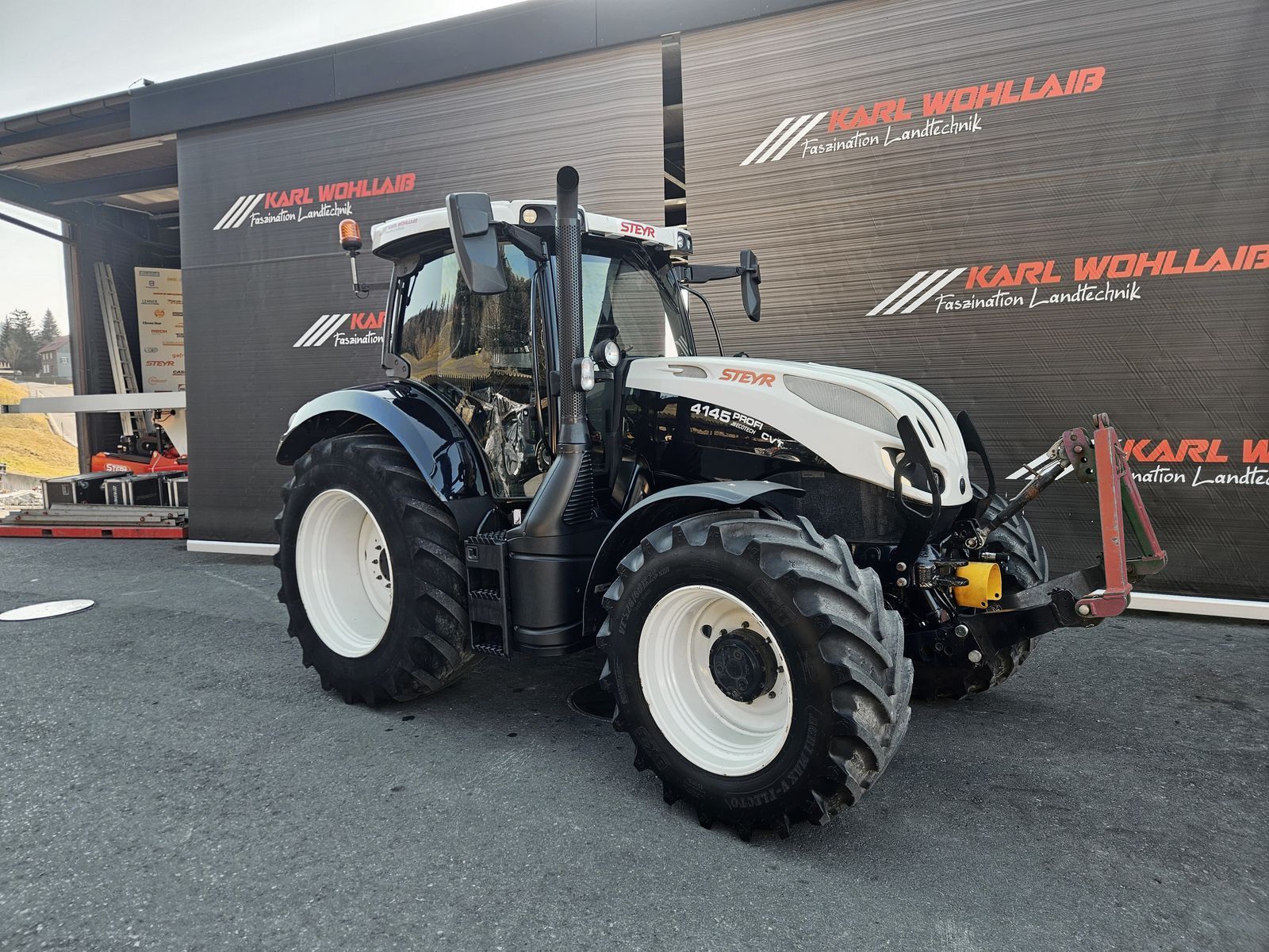 E-FARM: Steyr Profi 4125 CVT - Traktor - id Q2NIFPV - 71.250 € - Baujahr: 2018 - Abgelesene Motorstunden: 4.660,Motorleistung (PS): 145,Österreich