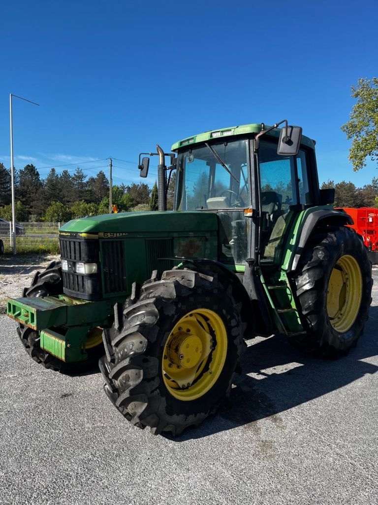 E-FARM: John Deere 6900 - Tractor - id G5NBNCF - 18.000 EUR - Anul: 1996 - Citeste ore: 9.670,Muterea motorului: 130,Franța
