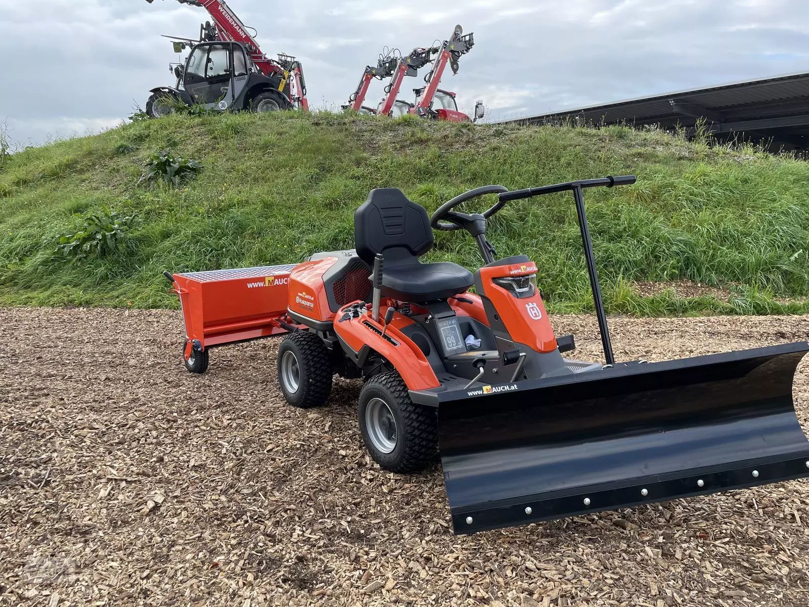 E-FARM: Husqvarna rider 316tsx awd inkl. mähdeck &schneeschild neu - Lawn mower - id Q4AKZUW - €6,992 - Year of construction: 2025 - Austria