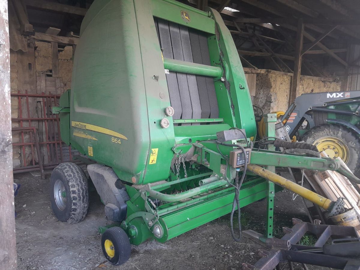 E-FARM: John Deere 864 - Ballenpresse - id QN7TECQ - 18.900 € - Baujahr: 2016 - Frankreich