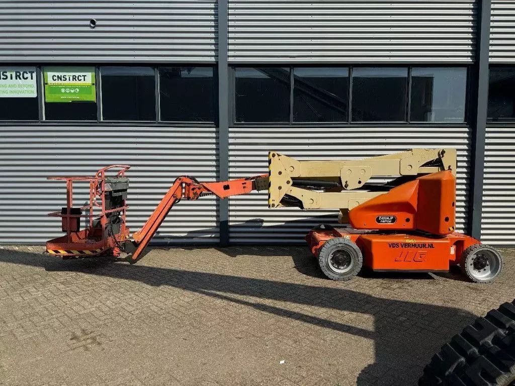 JLG e400ajpn hoogwerker knikarmhoogwerker Podest Samobieżny 14 950 €