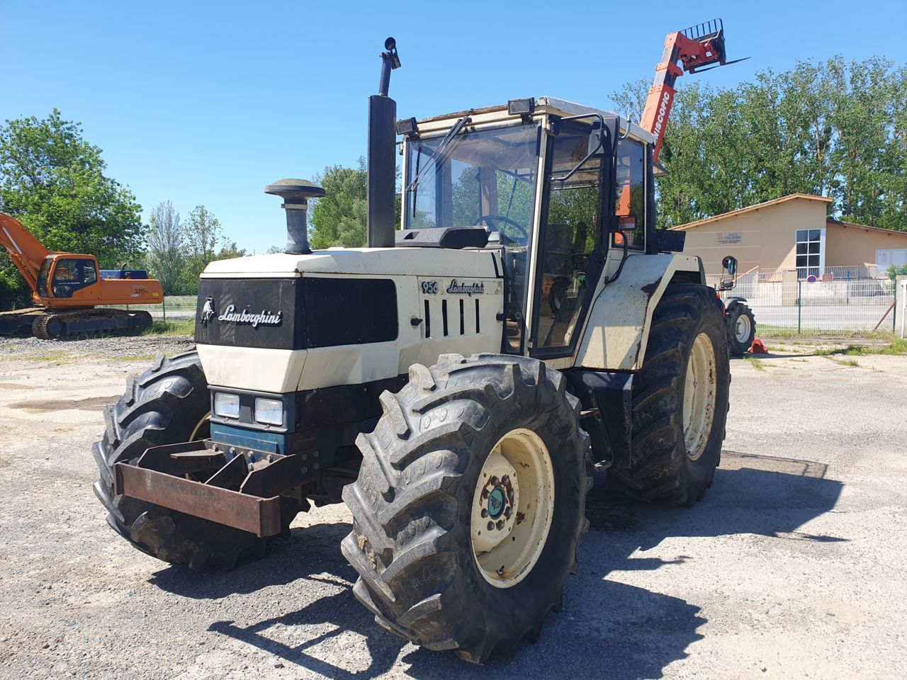 E-FARM: Lamborghini 956 DT - Tracteur - id LNJUN6M - 15 000 € - Année: 1985 - Lecture du nombre d'heure: 6 000,Puissance du moteur (chevaux): 95,France