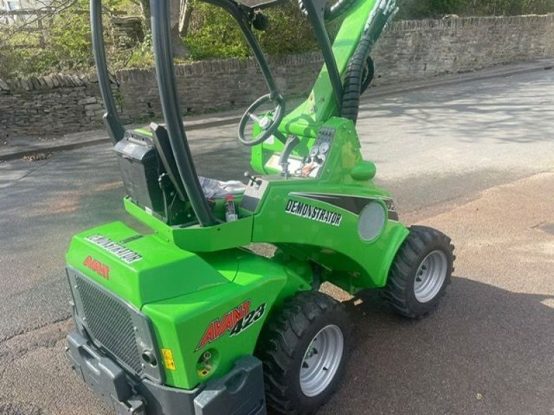 Avant m423 Mini rakodó 19 995 EUR