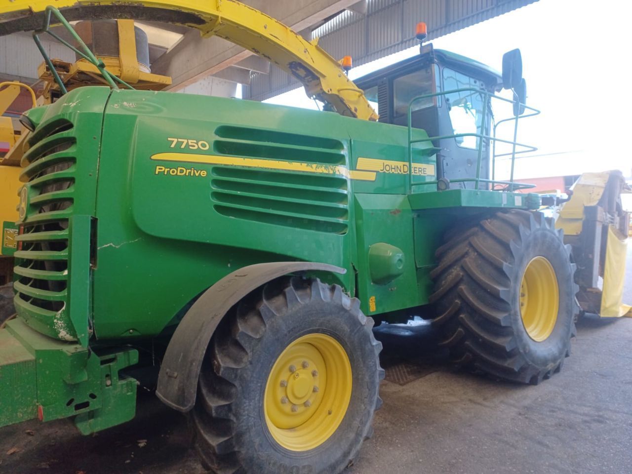 John Deere 7750 Self propelled forage harvester €75,000