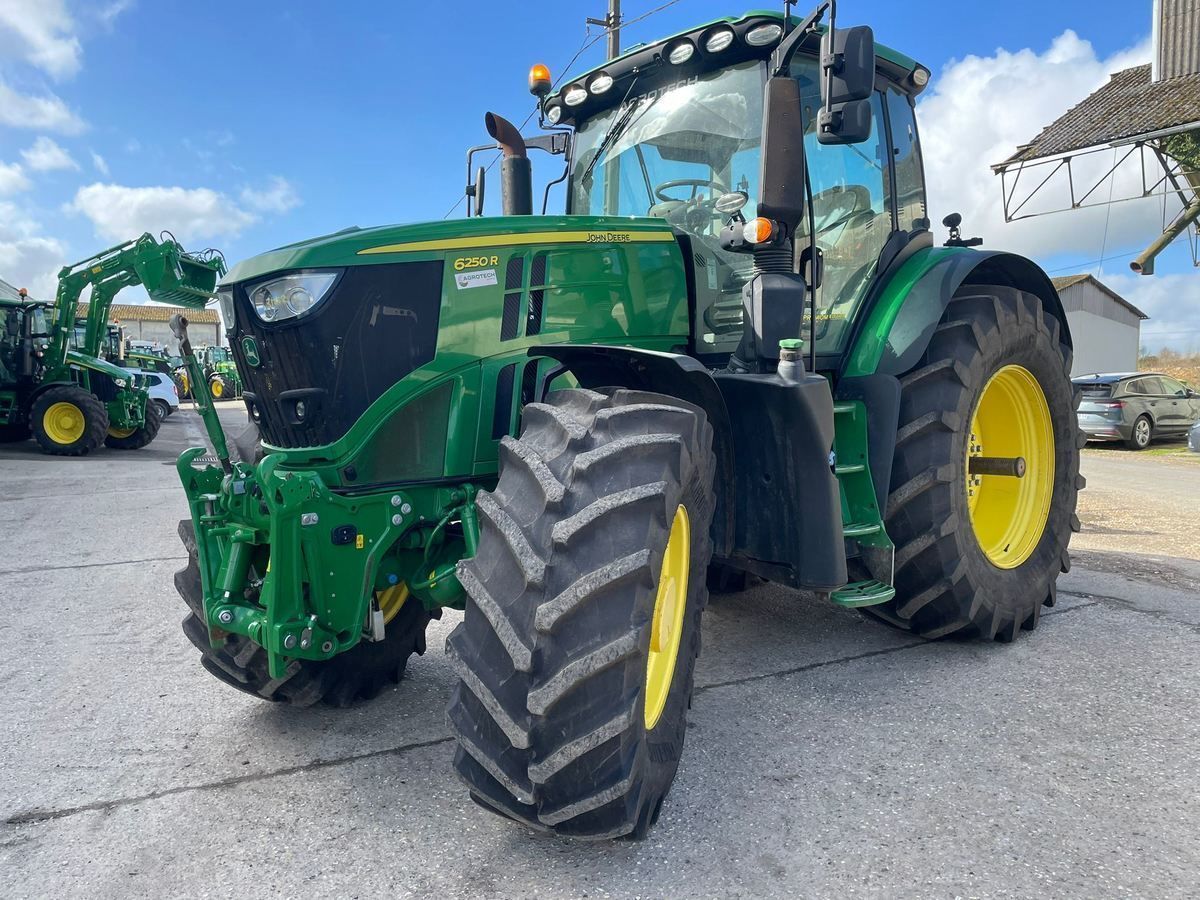 John Deere 6250 R Tractor €135,000