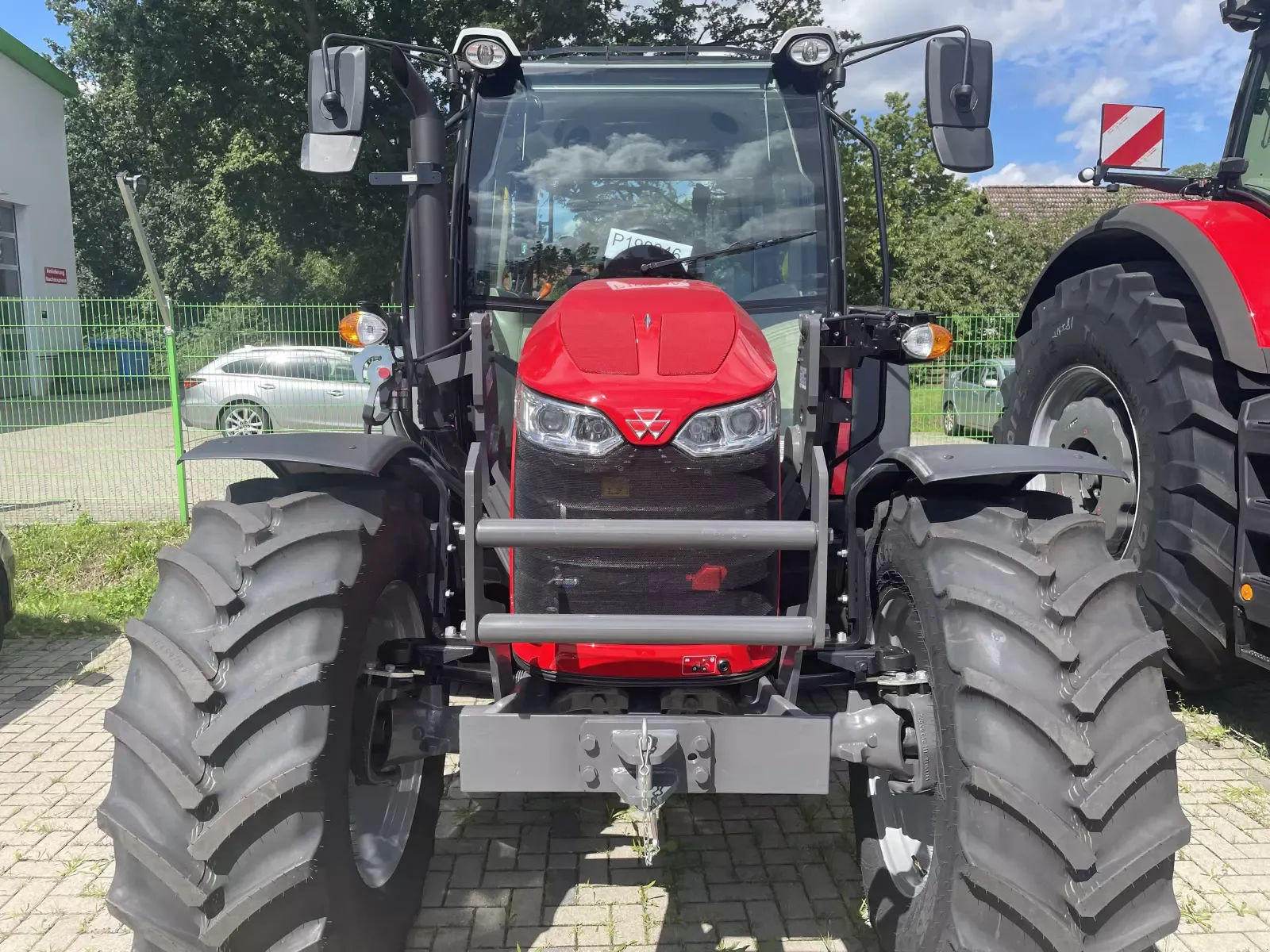 E-FARM: Massey Ferguson 5711M - Tracteur - id FGANGKY - Année: 2023 - Lecture du nombre d'heure: 200,Puissance du moteur (chevaux): 110,Allemagne