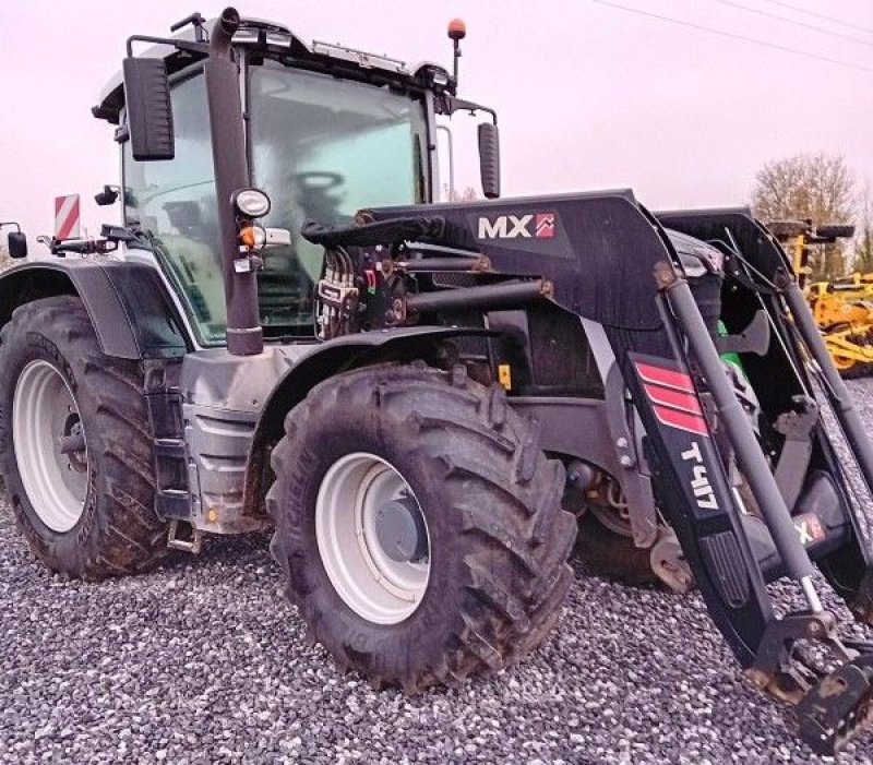 Massey Ferguson 8S.205 tractor €120,000