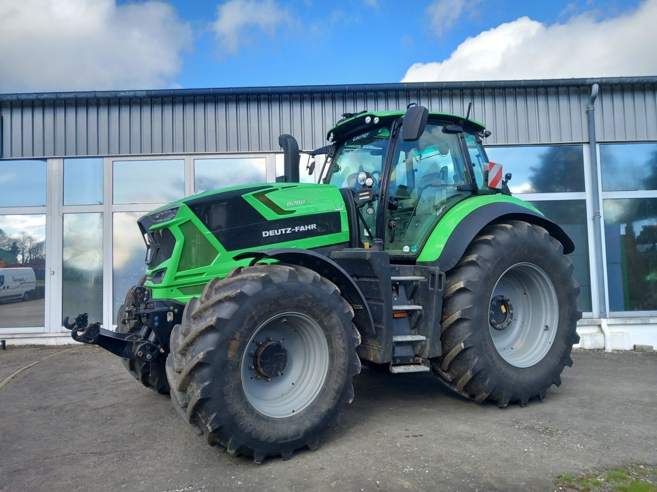Deutz-Fahr AgroTron 8280 TTV Tracteur