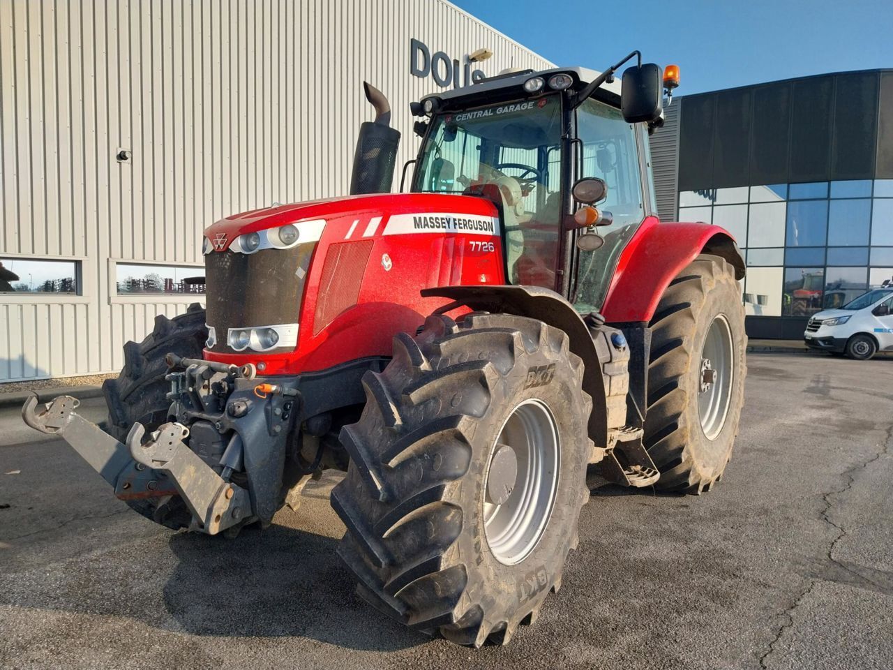 E-FARM: Massey Ferguson 7726 - Tractor - id KIUTMRK - 85.000 € - Año: 2016 - Horas: 4526,Potencia del motor: 260,Francia