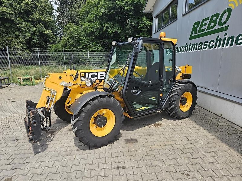 E-FARM: JCB 525-60 - Chargeur télescopique  - id NU5IZBE - 42 000 € - Année: 2019 - Lecture du nombre d'heure: 692,Puissance du moteur (chevaux): 74,Allemagne