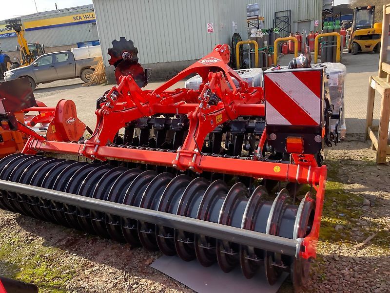 E-FARM: Kuhn optimer 300 - Grapă cu discuri - id JWECLZY - Anul: 2023 - Regatul Unit