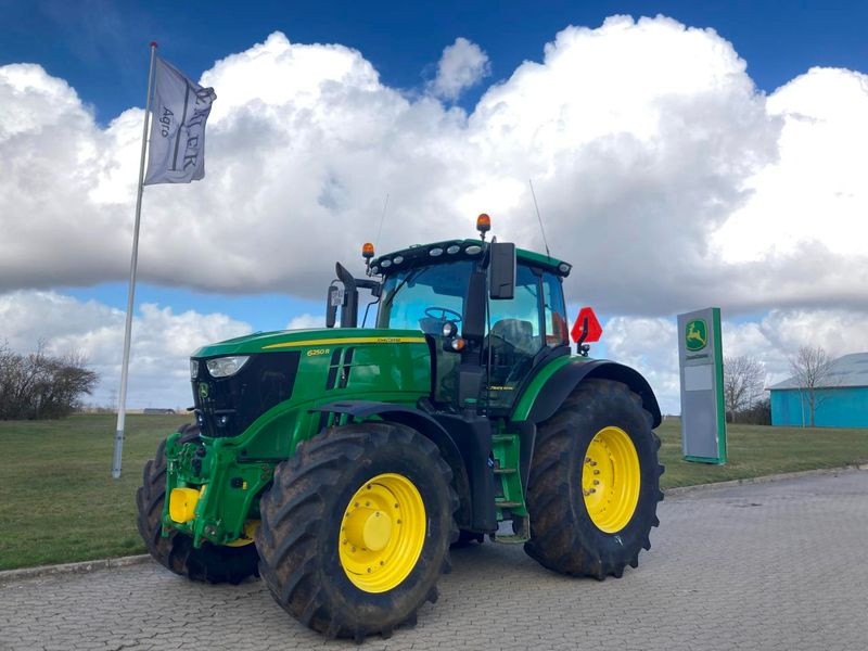 John Deere 6250 R tractor €154,651