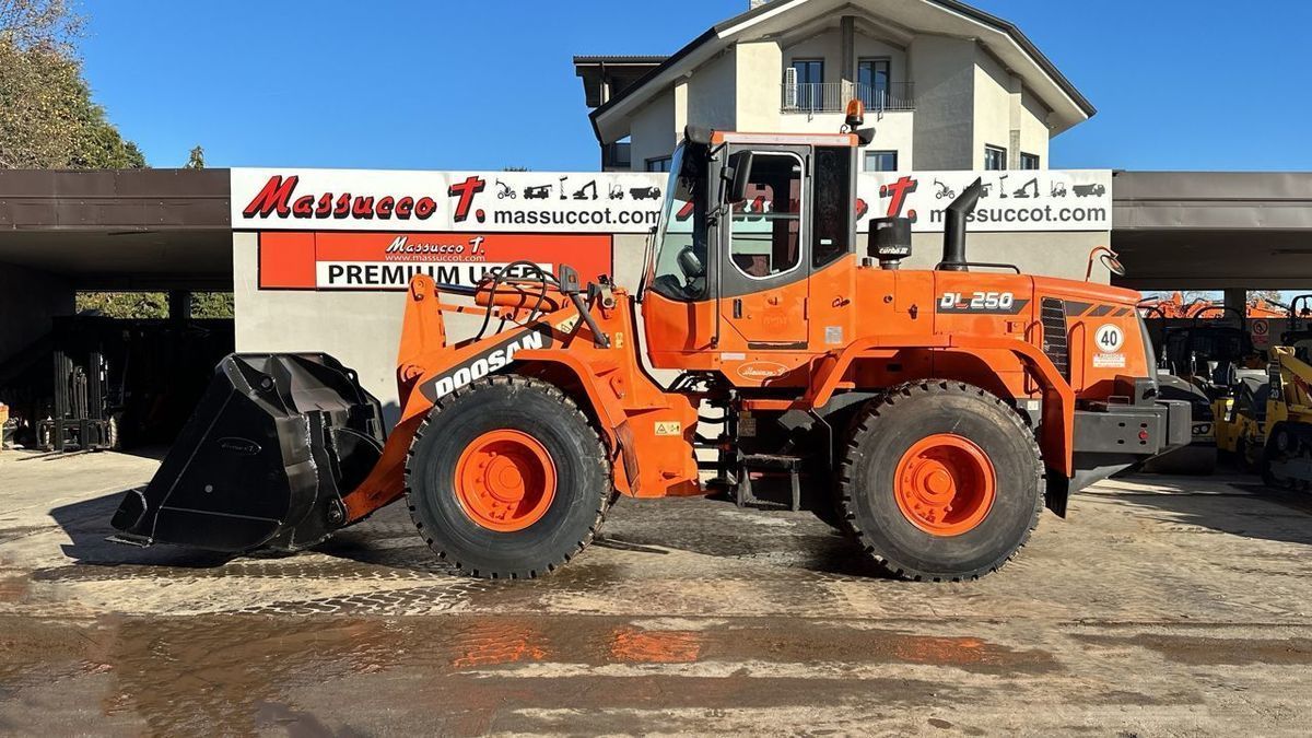 E-FARM: Doosan dl250 - Wheel loader - id X4F4CFF - €47,000 - Year of construction: 2011 - Engine hours: 9,708,Italy