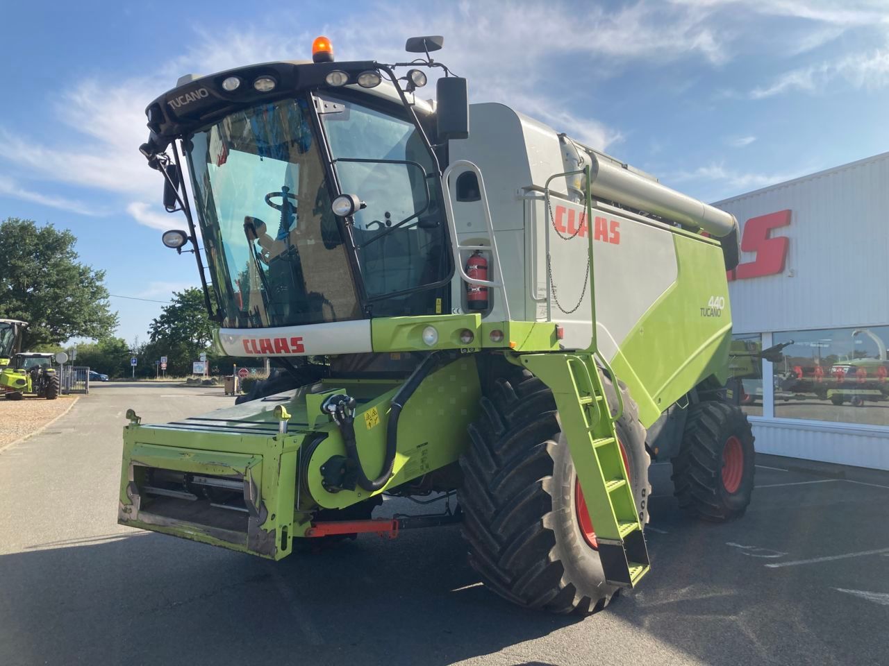 E-FARM: Claas Tucano 440 - Combine harvester - id RVJ9W82 - Year of construction: 2017 - Engine hours: 1,650,Engine power (HP): 286,France