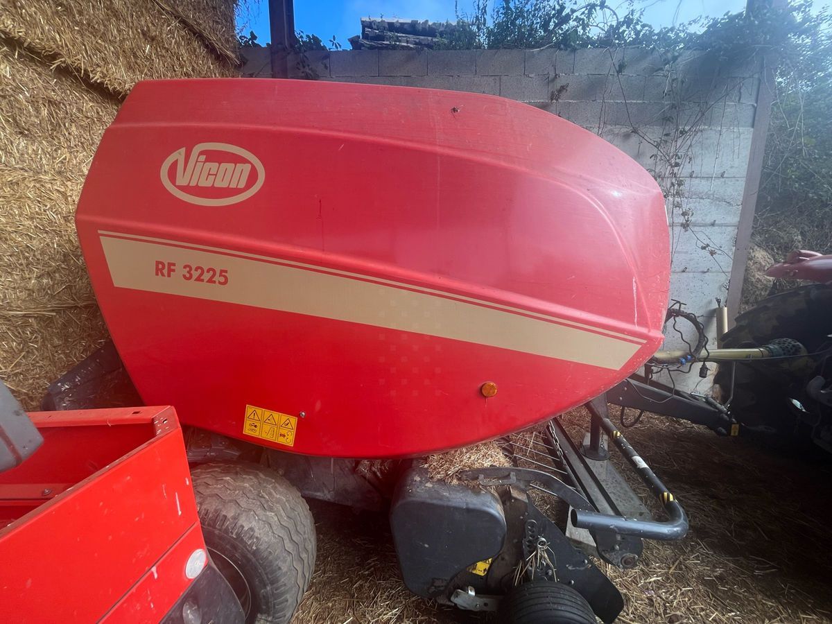E-FARM: Vicon rf3225 - Pressa - id DIGY58K - 18.000 € - Anno di costruzione: 2014 - Balle prodotte: 8.100,Francia