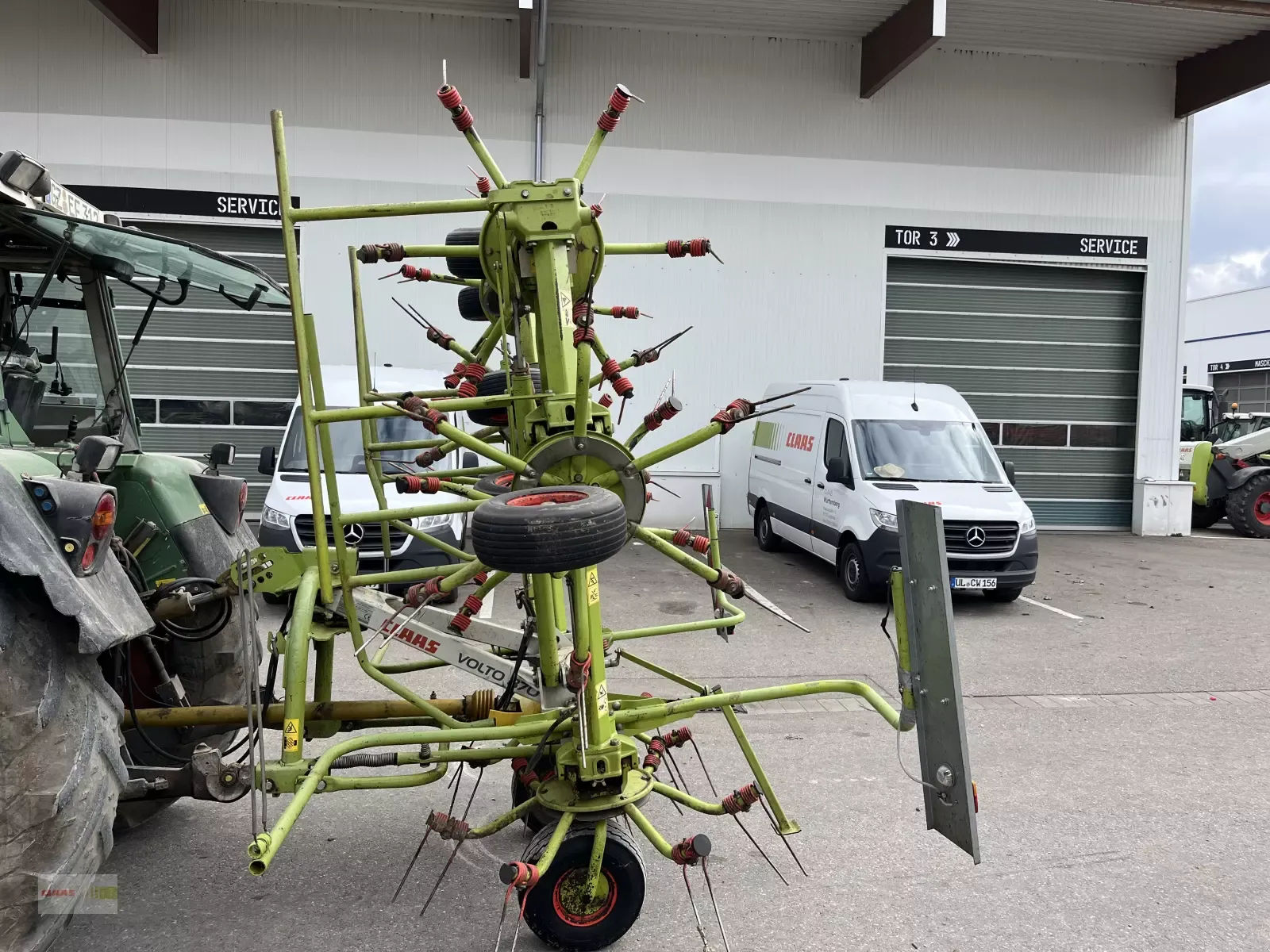 E-FARM: Claas Volto 870 - Karuzelowy przetrząsacz do siana - id RRXSP4R - 6300 € - Rok produkcji: 2009 - Niemcy
