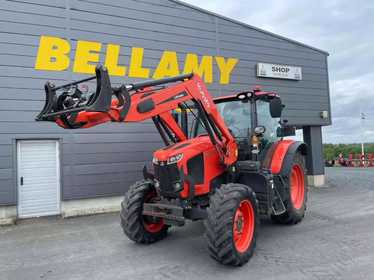 E-FARM: Kubota M6-122 - Traktor - id NR66XYI - Baujahr: 2022 - Abgelesene Motorstunden: 2.283,Motorleistung (PS): 120,Frankreich