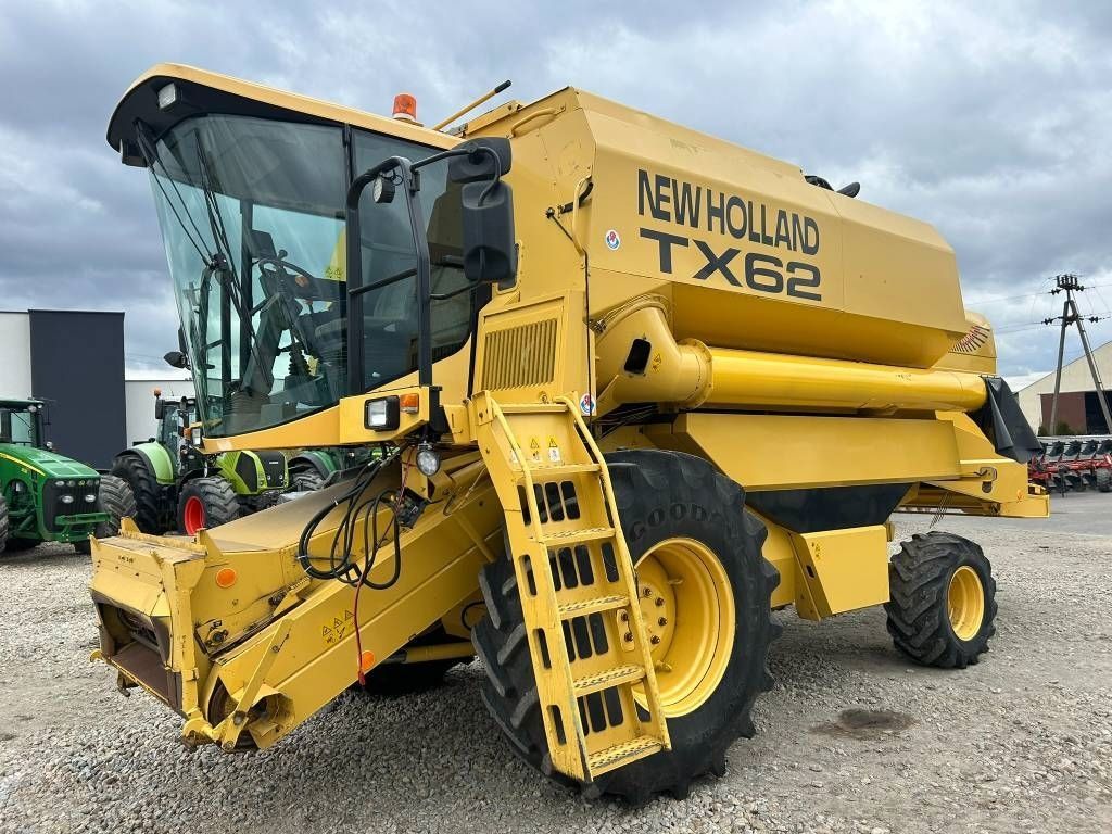 New Holland TX 62 Mähdrescher