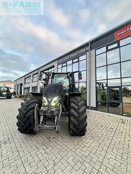 Valtra Q245 Tractor €179,000