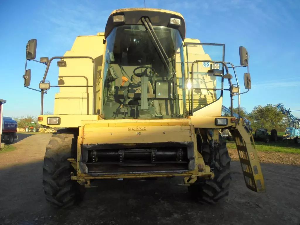 E-FARM: New Holland TX 68 - Cosechadora - id YKNFPNL - 50.000 € - Año: 1996 - Francia