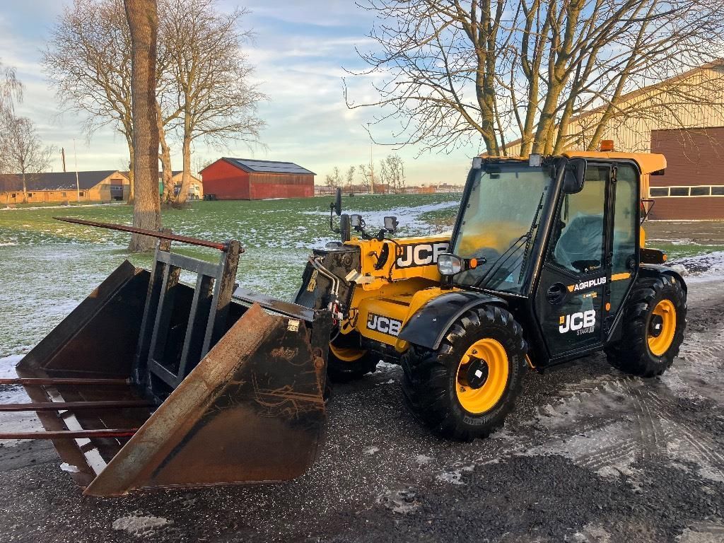 E-FARM: JCB 525-60 - Chargeur télescopique  - id MCABNRT - Année: 2021 - Lecture du nombre d'heure: 797,Danemark
