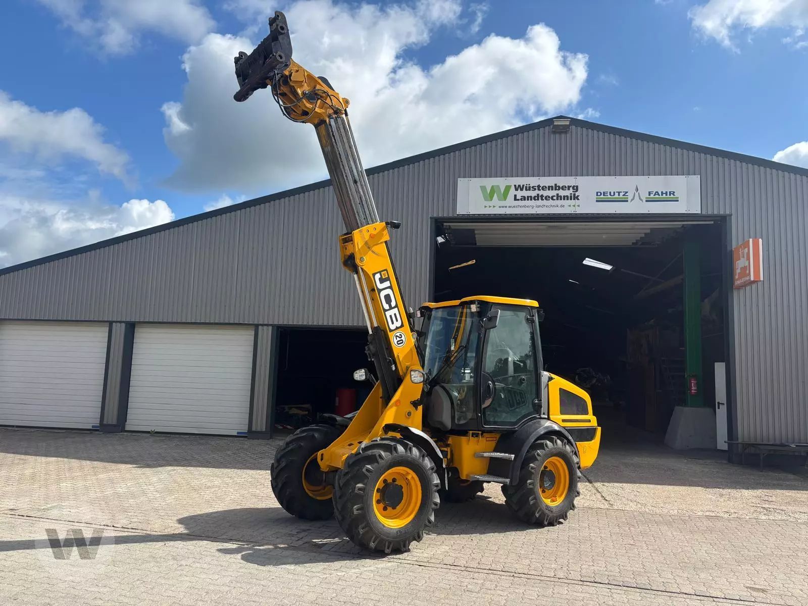 E-FARM: JCB tm 220 - Chargeuse sur pneus - id T1VMPBA - 58 500 € - Année: 2020 - Lecture du nombre d'heure: 2 850,Puissance du moteur (chevaux): 74,Allemagne