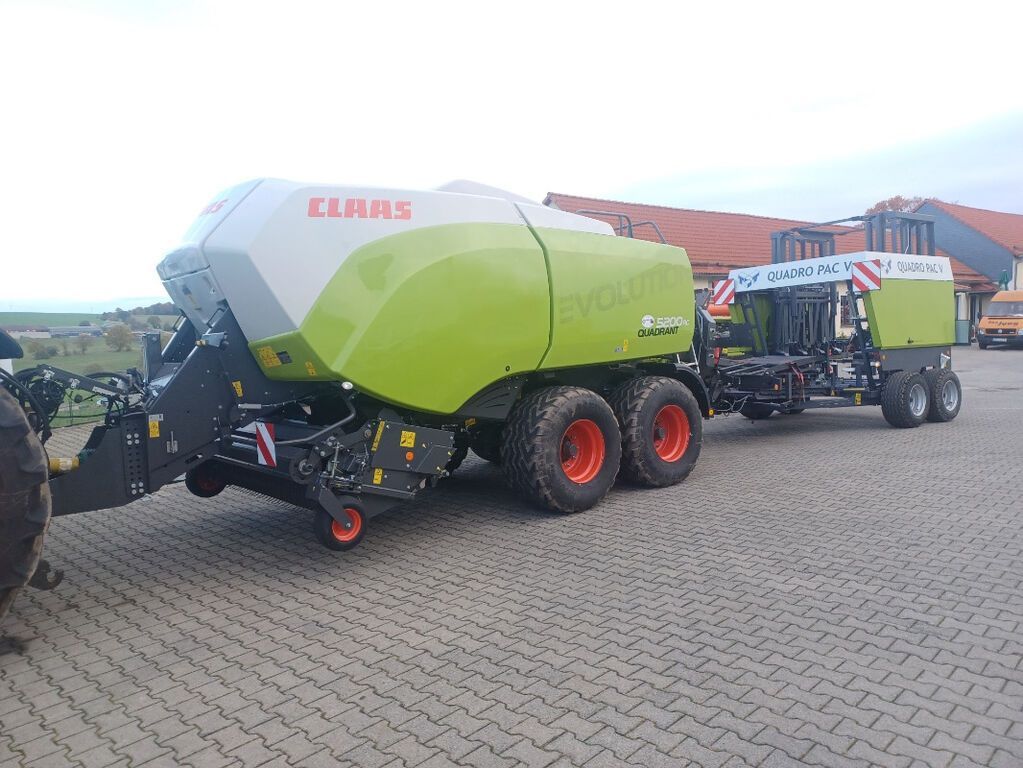 E-FARM: Claas Quadrant 5200 RC - Empacadora - id MRCRIYV - 193.000 € - Año: 2022 - Alemania