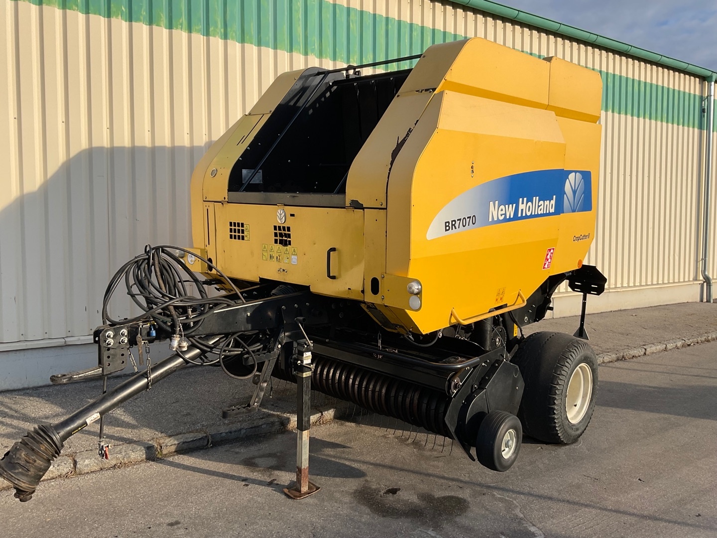 New Holland BR7070 Raffer baler €10,417