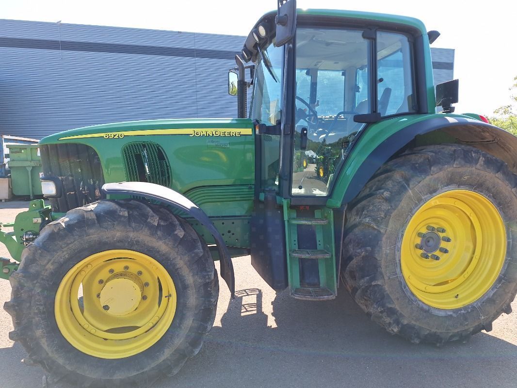 E-FARM: John Deere 6920 Premium - Traktor - id LJLJFPE - 42.000 € - Produktionsår: 2005 - Motortimer: 5.345,Motoreffekt (HP): 150,Frankrig
