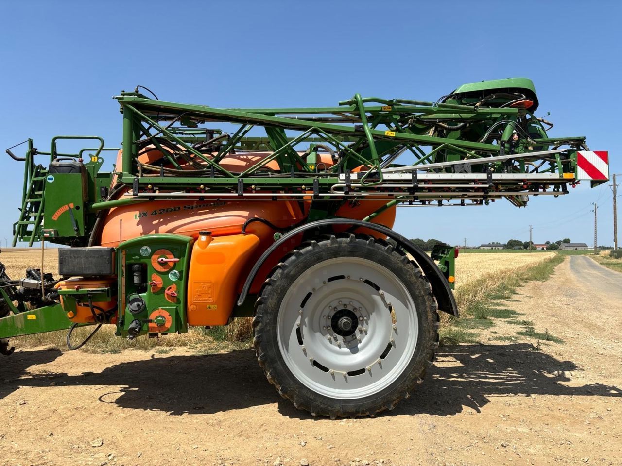 E-FARM: Amazone ux 4200 special - Pulverizador - id AQJTGPV - 49.000 € - Año: 2014 - Francia
