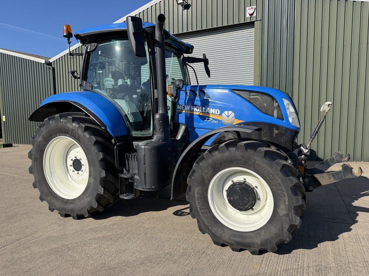 New Holland T7.210 Traktor 72 198 EUR
