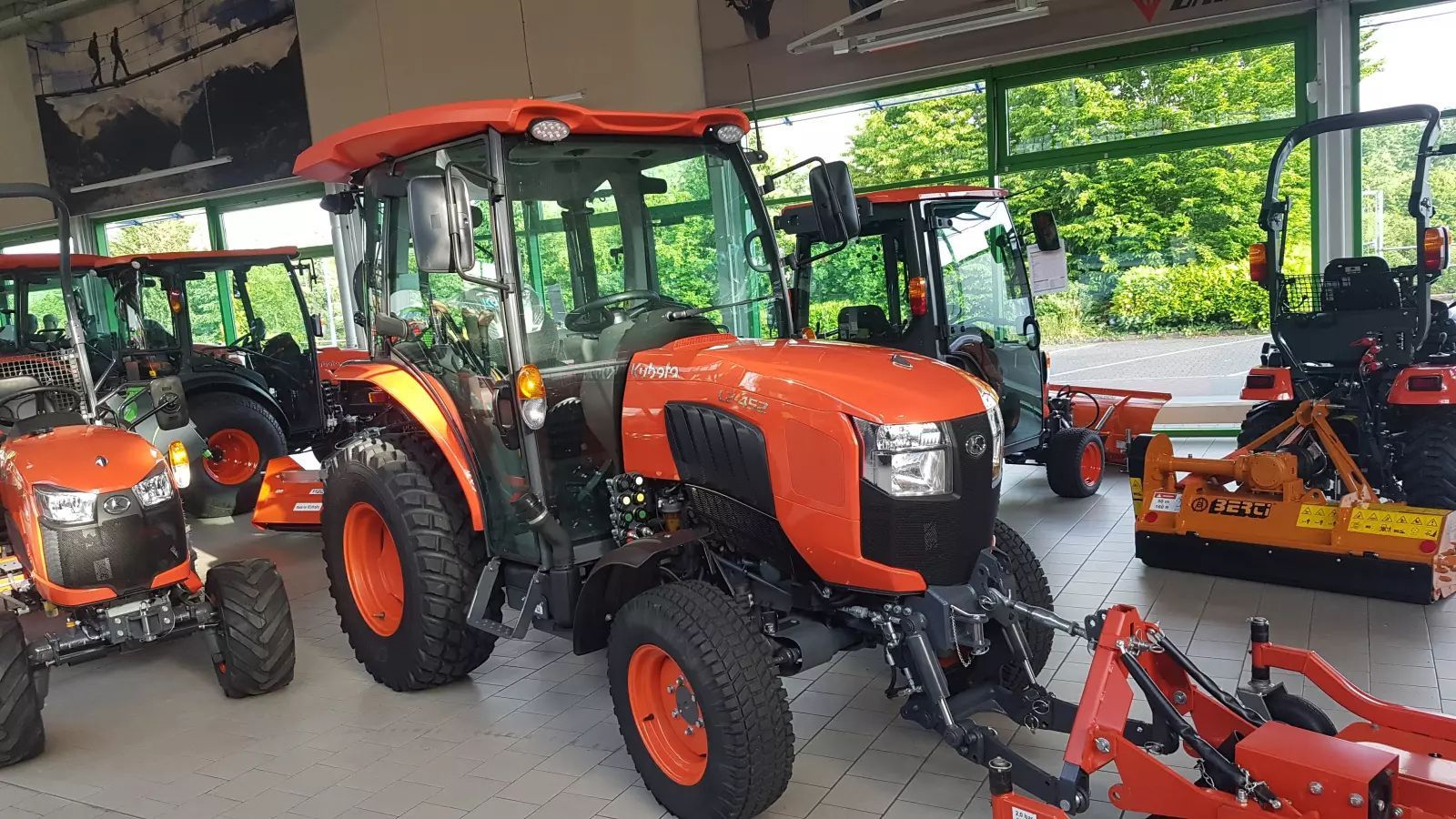 E-FARM: Kubota l2-452 d cab - Tractor - id BYNJYRE - €37,700 - Year of construction: 2025 - Engine hours: 8,Engine power (HP): 45,Germany