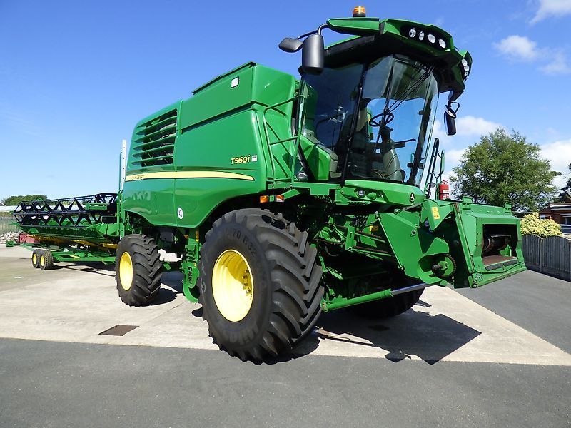 John Deere T 560i Combine harvester €155,794