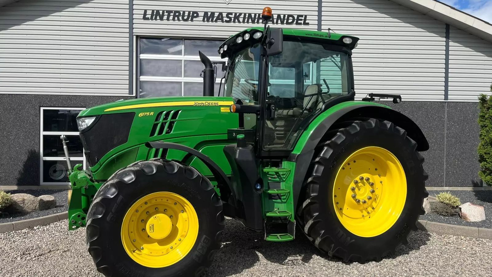 John Deere 6175 R Tractor €69,568
