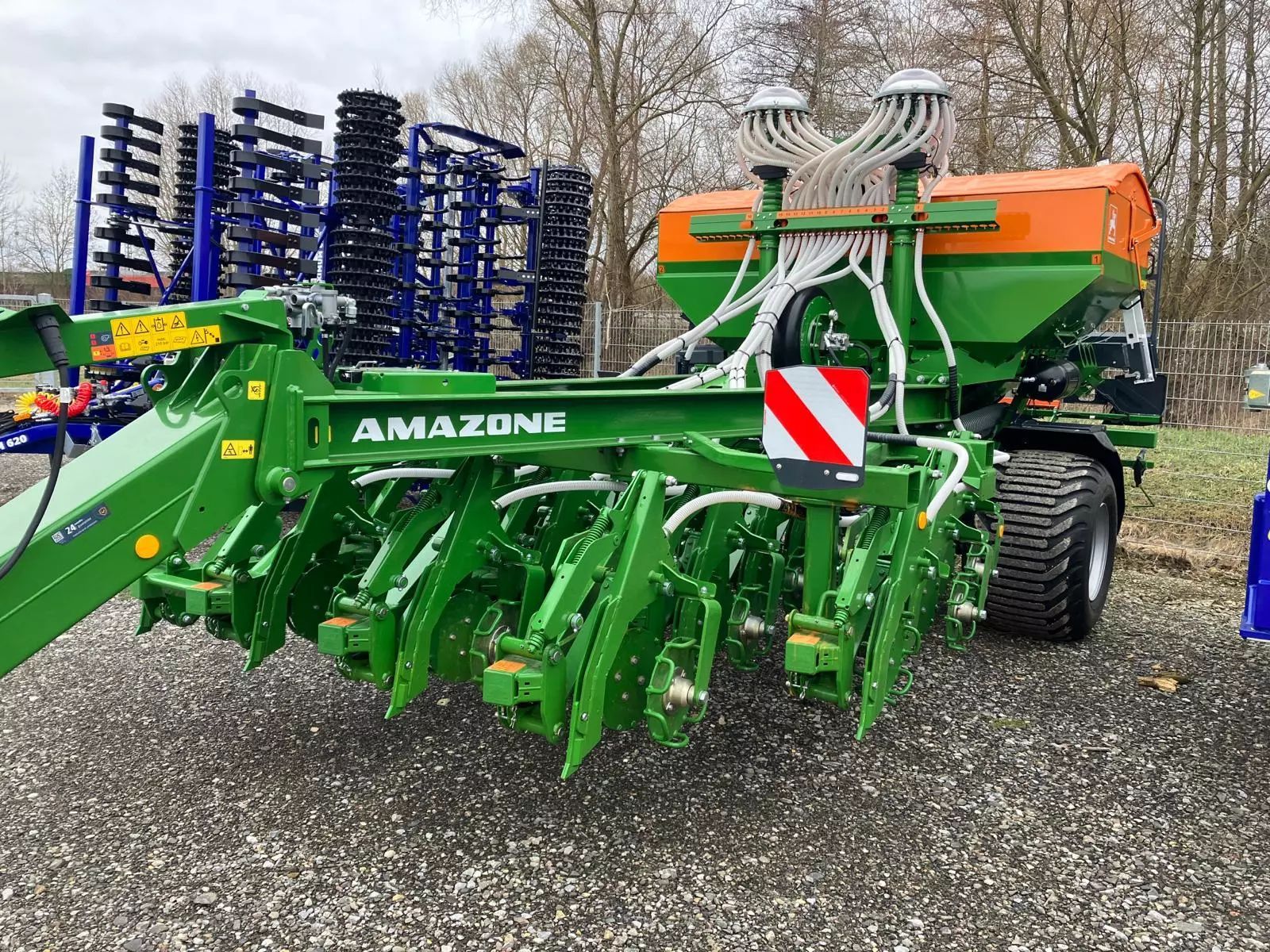 E-FARM: Amazone Primera DMC 3000 - Semoir - id Z8F79D5 - Année: 2024 - Lecture du nombre d'heure: 7,Allemagne