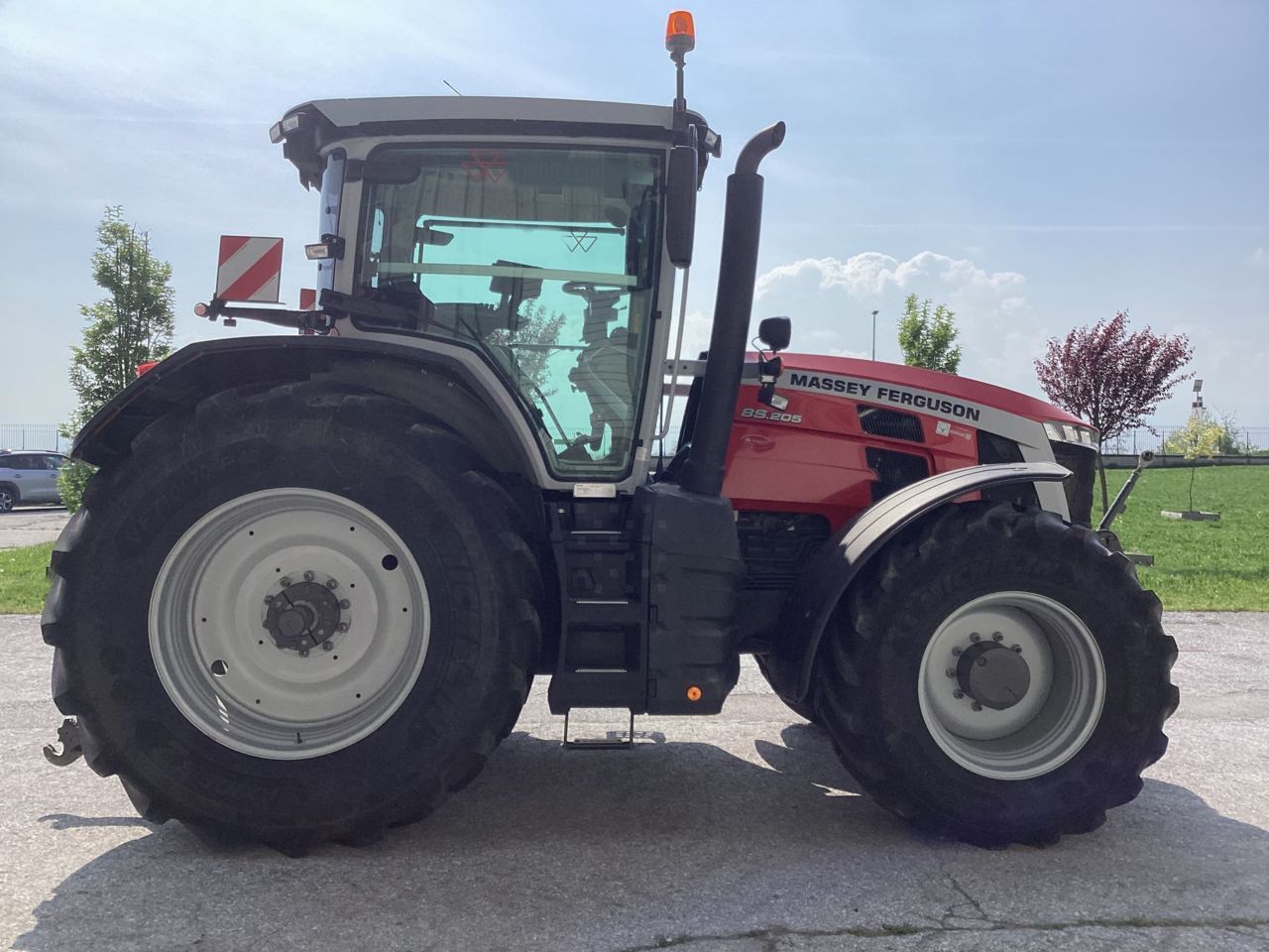 Massey Ferguson 8S.205 Tractor €99,900