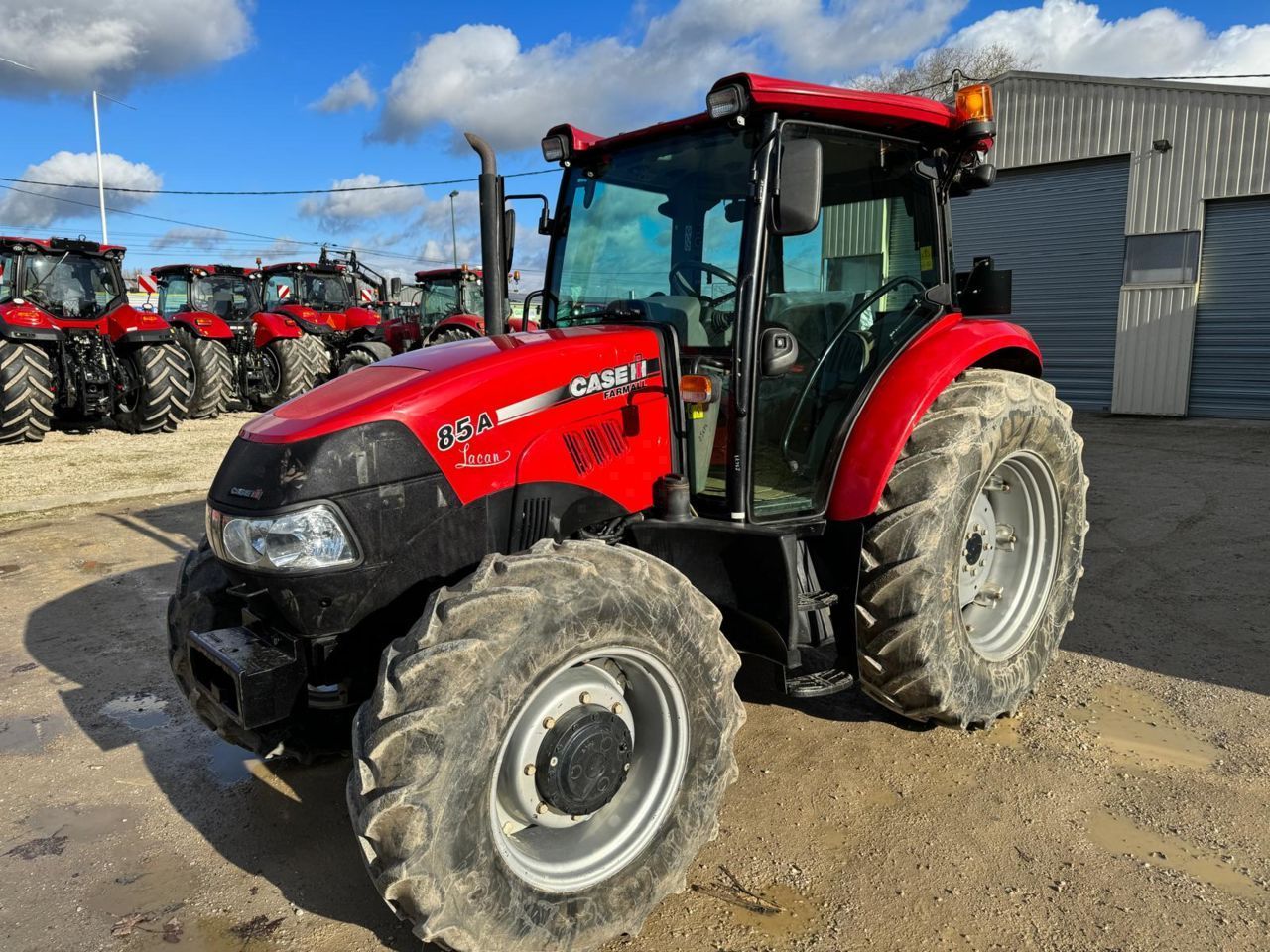 E-FARM: Case IH Farmall 85 - Traktor - id YNPBMAQ - 31.500 € - Baujahr: 2017 - Abgelesene Motorstunden: 4.300,Motorleistung (PS): 85,Frankreich