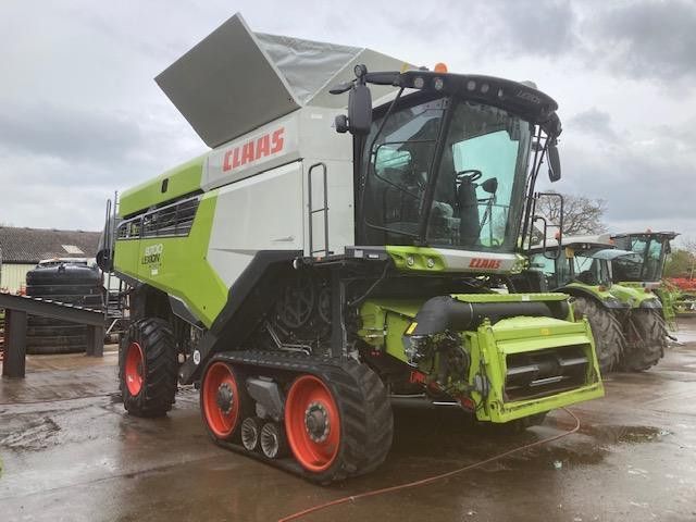 Claas Lexion 8700 Terra Trac Combine harvester €358,181