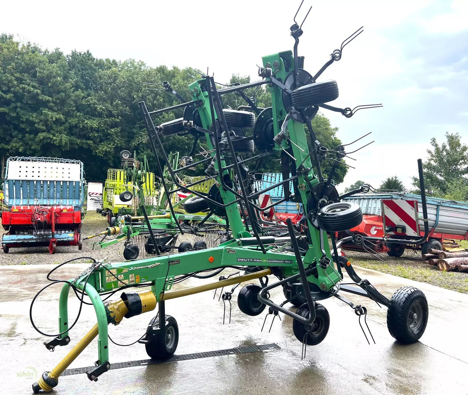 E-FARM: Deutz-Fahr condimaster 9041 - ein 8-er kreiselheuer mit hydraulisch-klappbarem transportfahrgestell - Kreiselheuer - id Y3EWHND - 7.200 € - Baujahr: 2006 - Deutschland