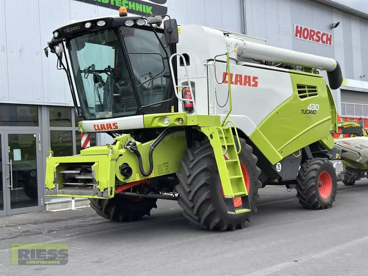 E-FARM: Claas Tucano 560 - Combine harvester - id BN4DEU7 - €174,700 - Year of construction: 2019 - Engine hours: 921,Engine power (HP): 286,Germany