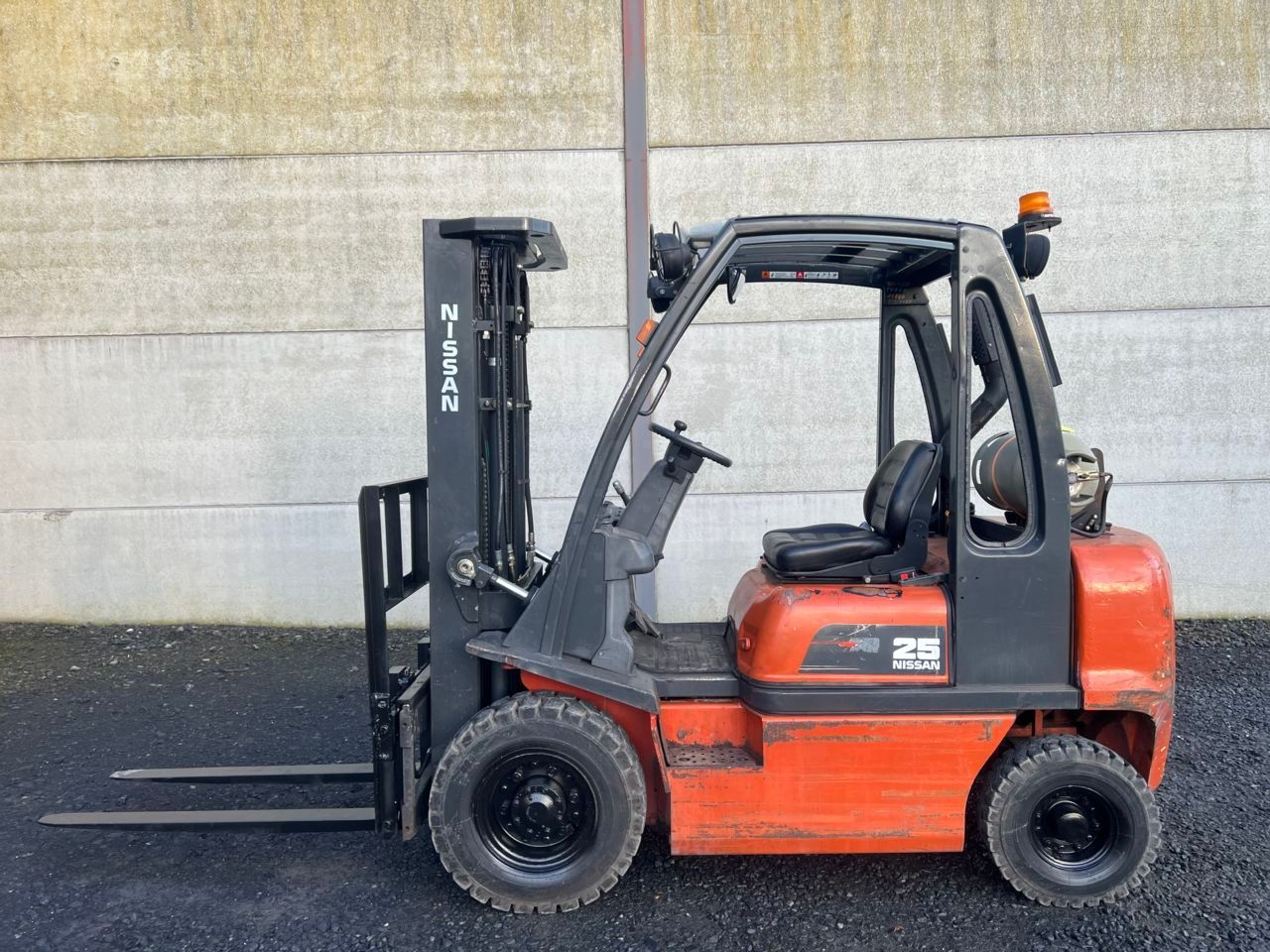 NISSAN ud02a25pq Forklift €7,500