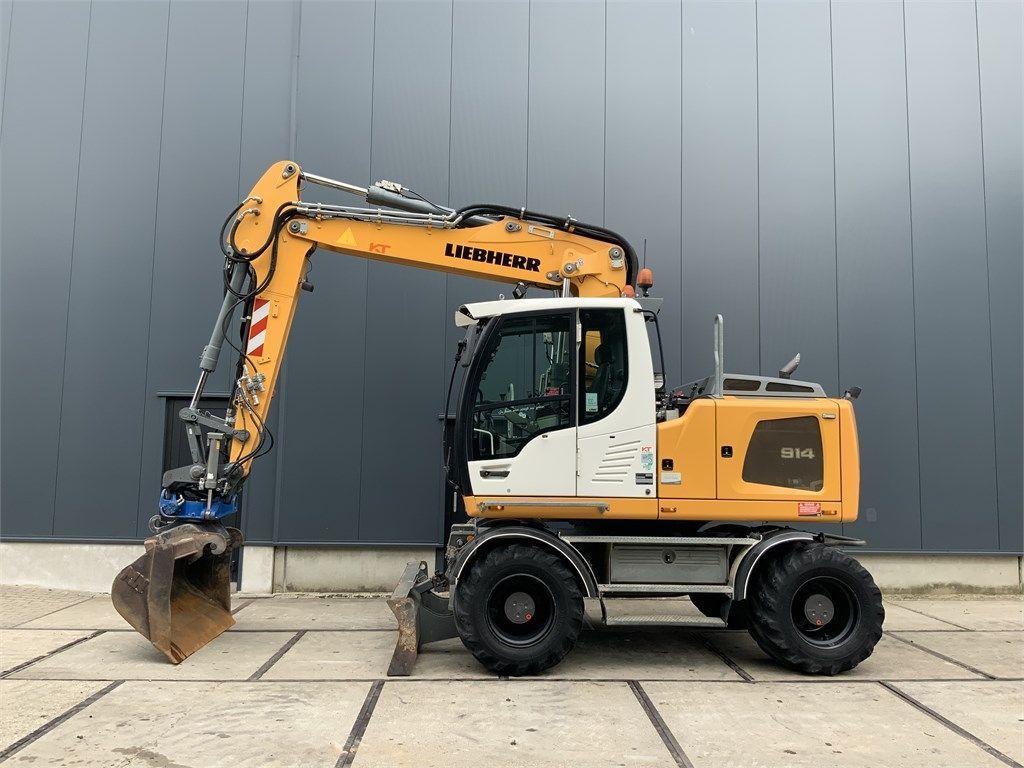 Liebherr a 914 Wheeled excavator €72,500