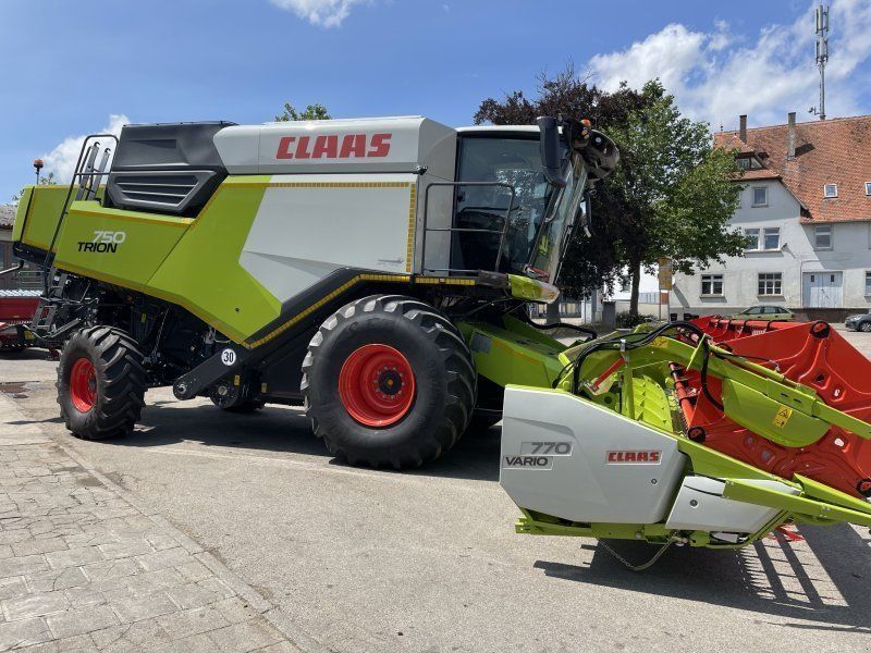 E-FARM: Claas Trion 750 - Combină de recoltat - id DUIN531 - 329.000 EUR - Anul: 2022 - Citeste ore: 100,Muterea motorului: 435,Germania