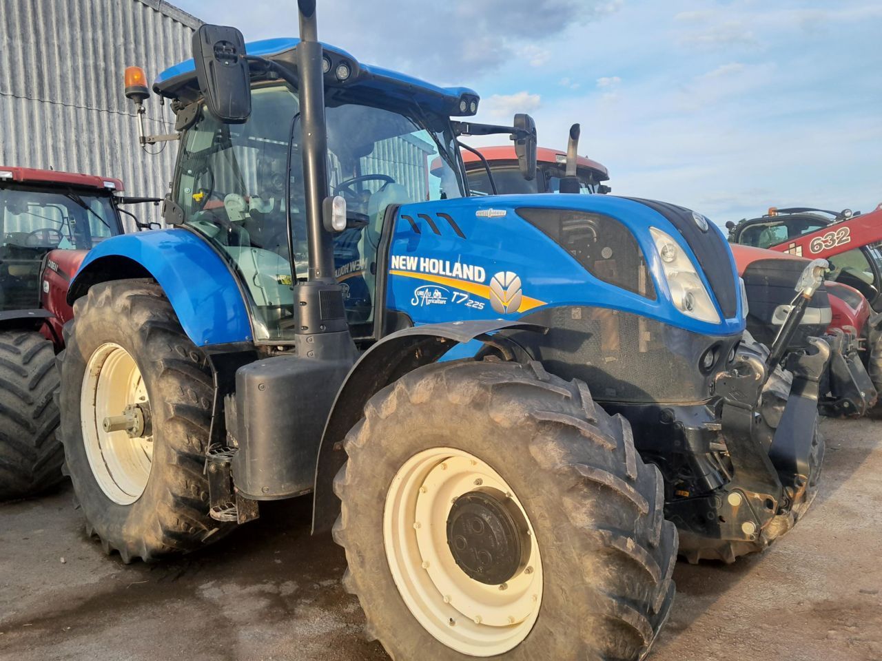 E-FARM: New Holland T7.225 - Tracteur - id HL7AVH3 - Année: 2017 - Lecture du nombre d'heure: 4 300,France