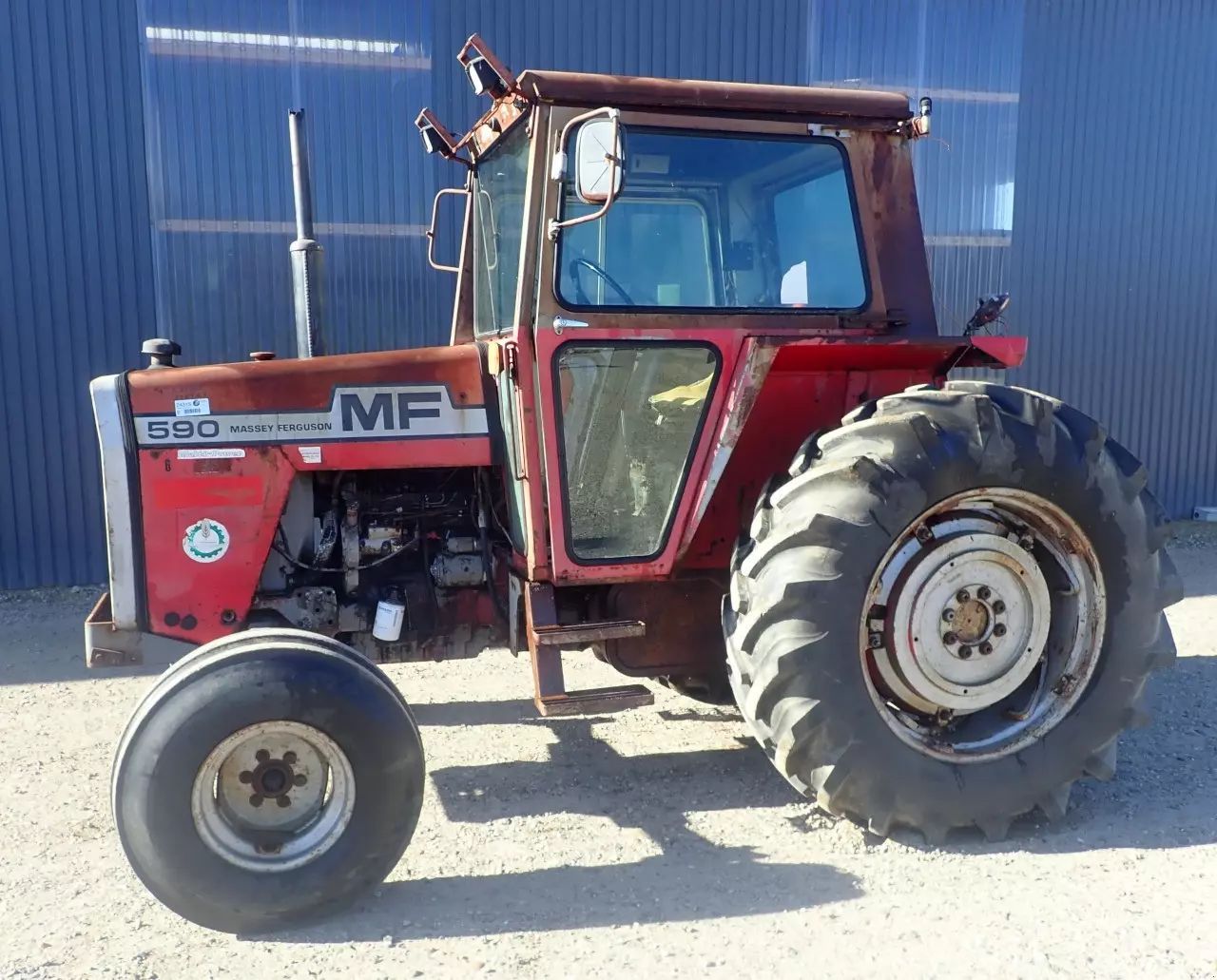 Massey Ferguson 590 Traktor