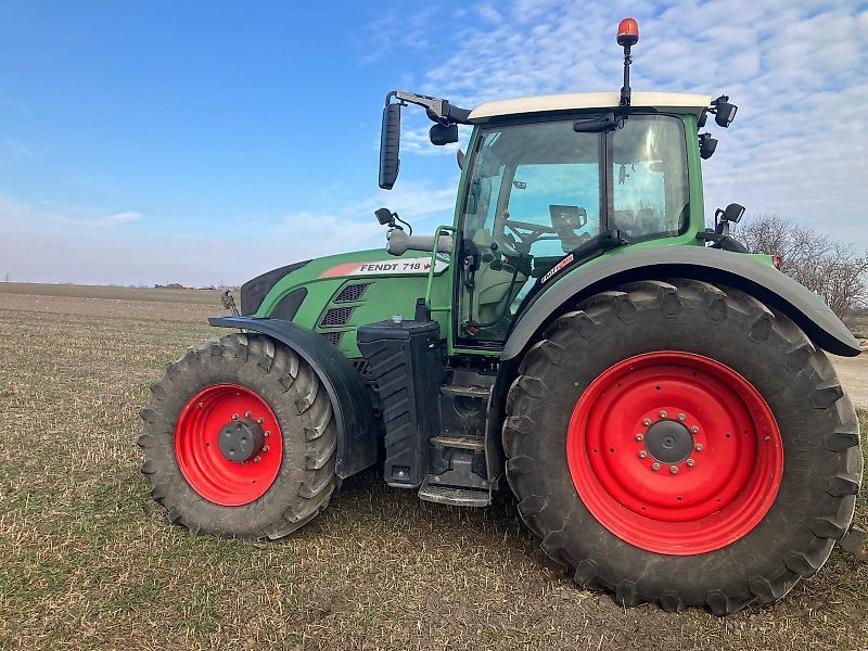 E-FARM: Fendt 718 Vario - Traktor - id 7CKRD4N - 102.123 € - Baujahr: 2017 - Abgelesene Motorstunden: 7.381,Motorleistung (PS): 188,Österreich