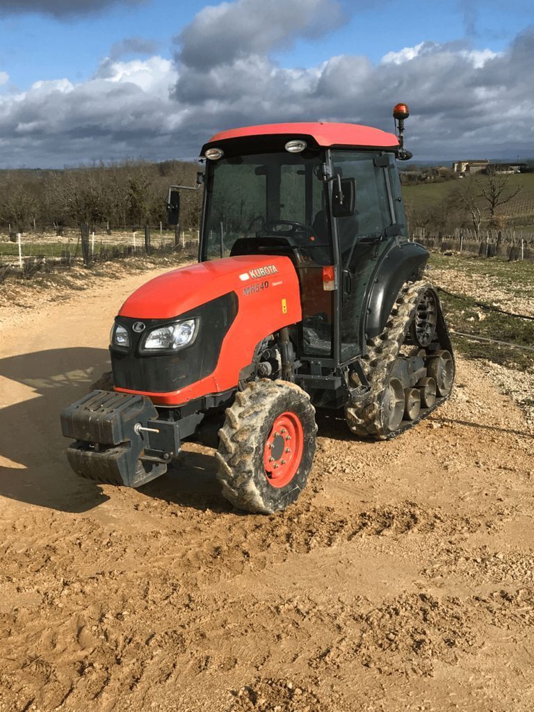 E-FARM: Kubota M 8540 - Traktor - id YMXSNJX - 29 800 € - Rok produkcji: 2014 - Motogodziny: 2550,Moc silnika: 85,Francja